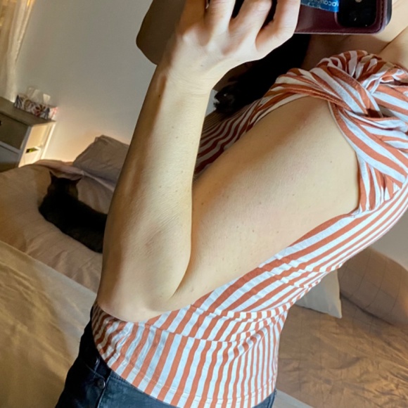 Striped red and white top - Picture 2 of 2